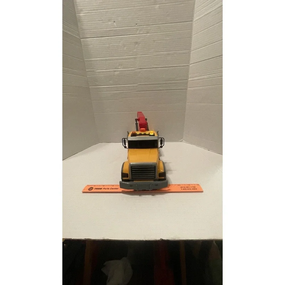Toy Star KGT7000 Recovery Tow Truck Crane Wrecker Yellow Red Heavy Duty Toy